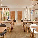 Kyriad Marvelous Hotel Shanghai Daning International Plaza