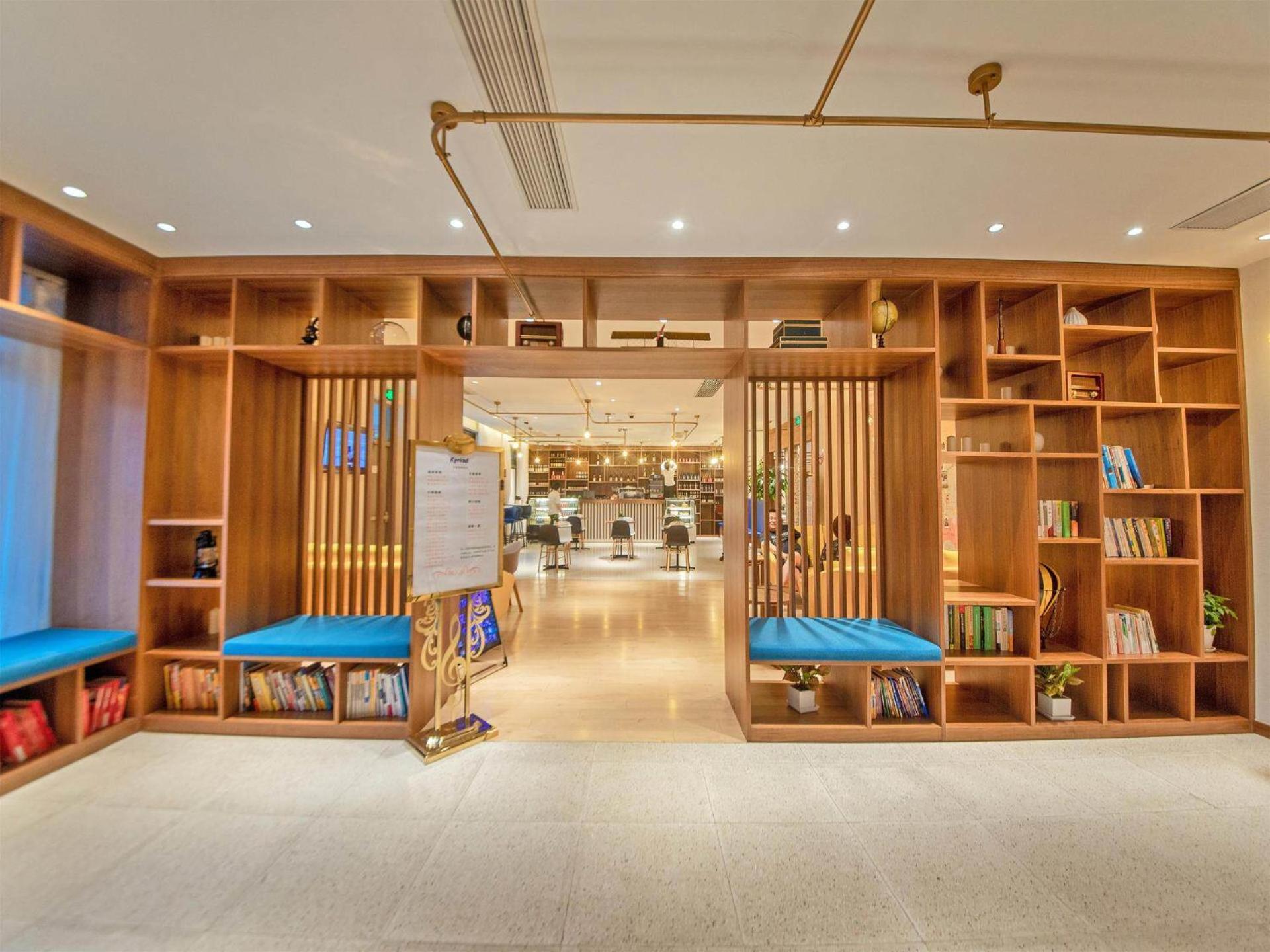 Kyriad Marvelous Daning International Plaza 3*